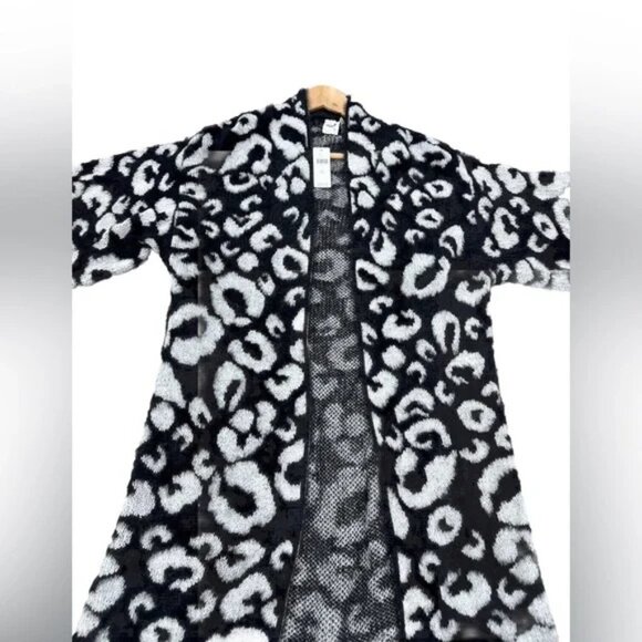 Anthropologie NWT Akemi + Kin Kimono Fuzzy Long One Size Flare Sleeve - Picture 6 of 11